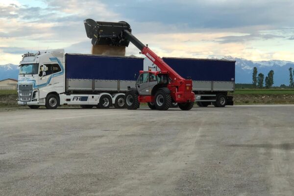 operazione carico volvo FR096ET_MANITOU